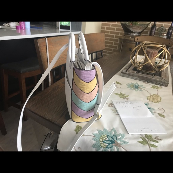 Purses - Picture 6 of 8